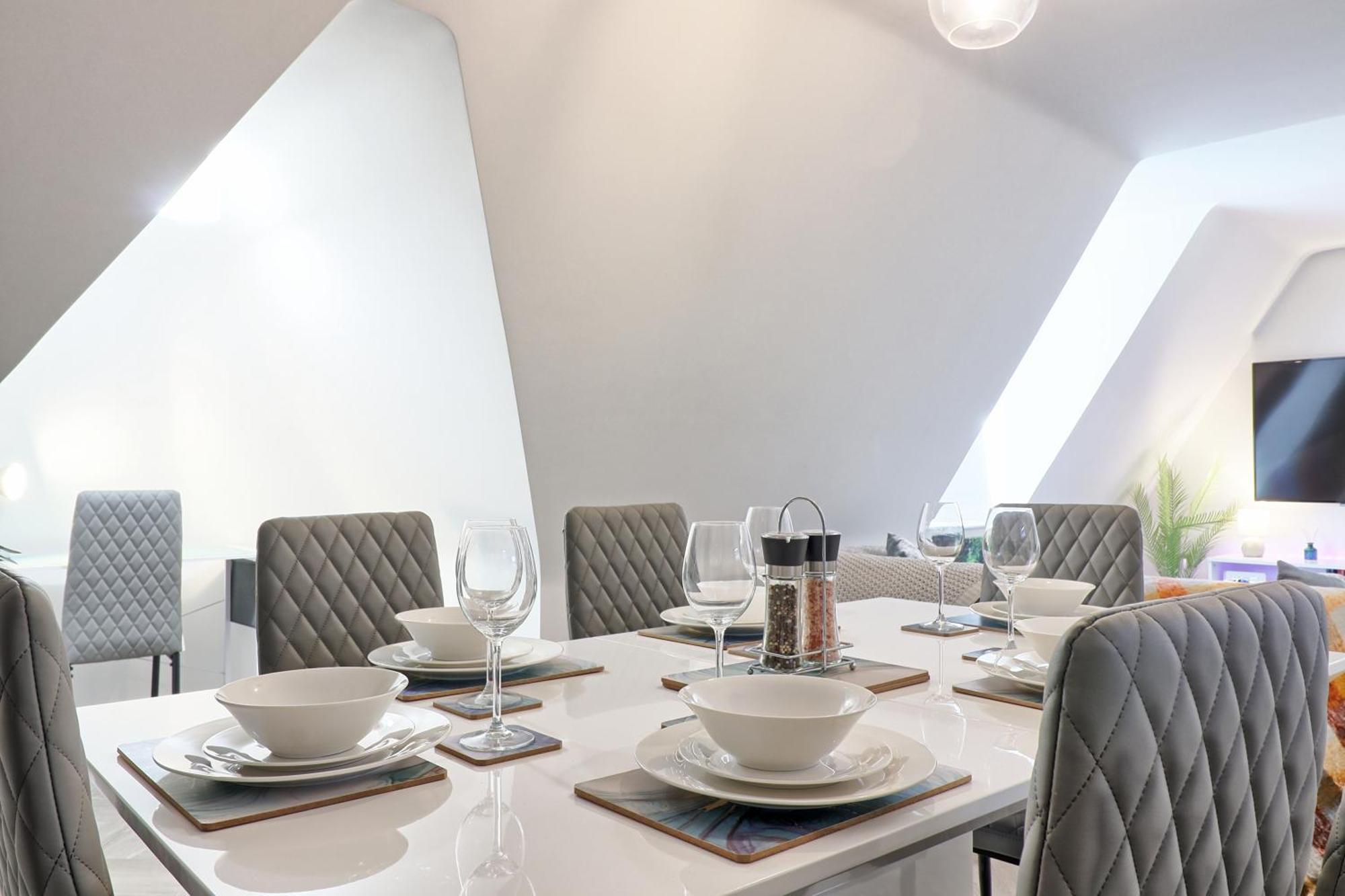 Writtle Massive 4 Bedroom Apartment With Parking In Gorgeous Countryside Location & Short Drive To Chelmsford City Centre Contractors Welcome Экстерьер фото