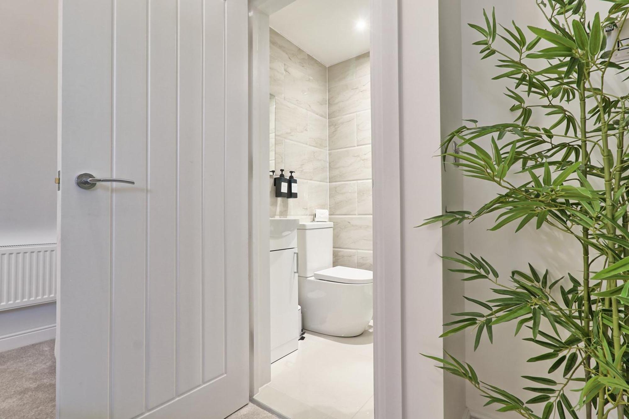 Writtle Massive 4 Bedroom Apartment With Parking In Gorgeous Countryside Location & Short Drive To Chelmsford City Centre Contractors Welcome Экстерьер фото
