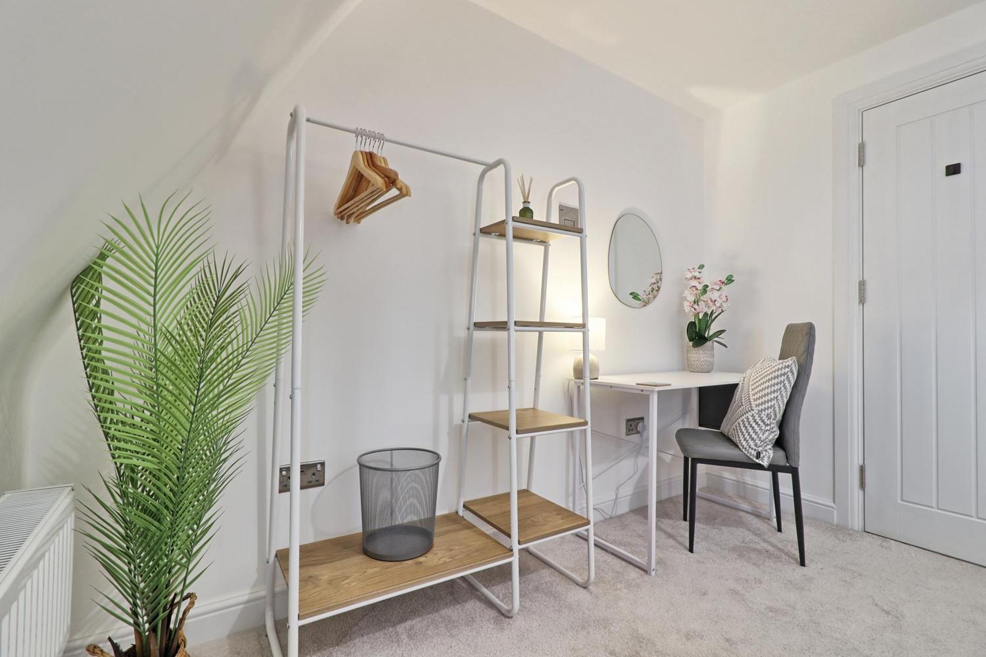 Writtle Massive 4 Bedroom Apartment With Parking In Gorgeous Countryside Location & Short Drive To Chelmsford City Centre Contractors Welcome Экстерьер фото