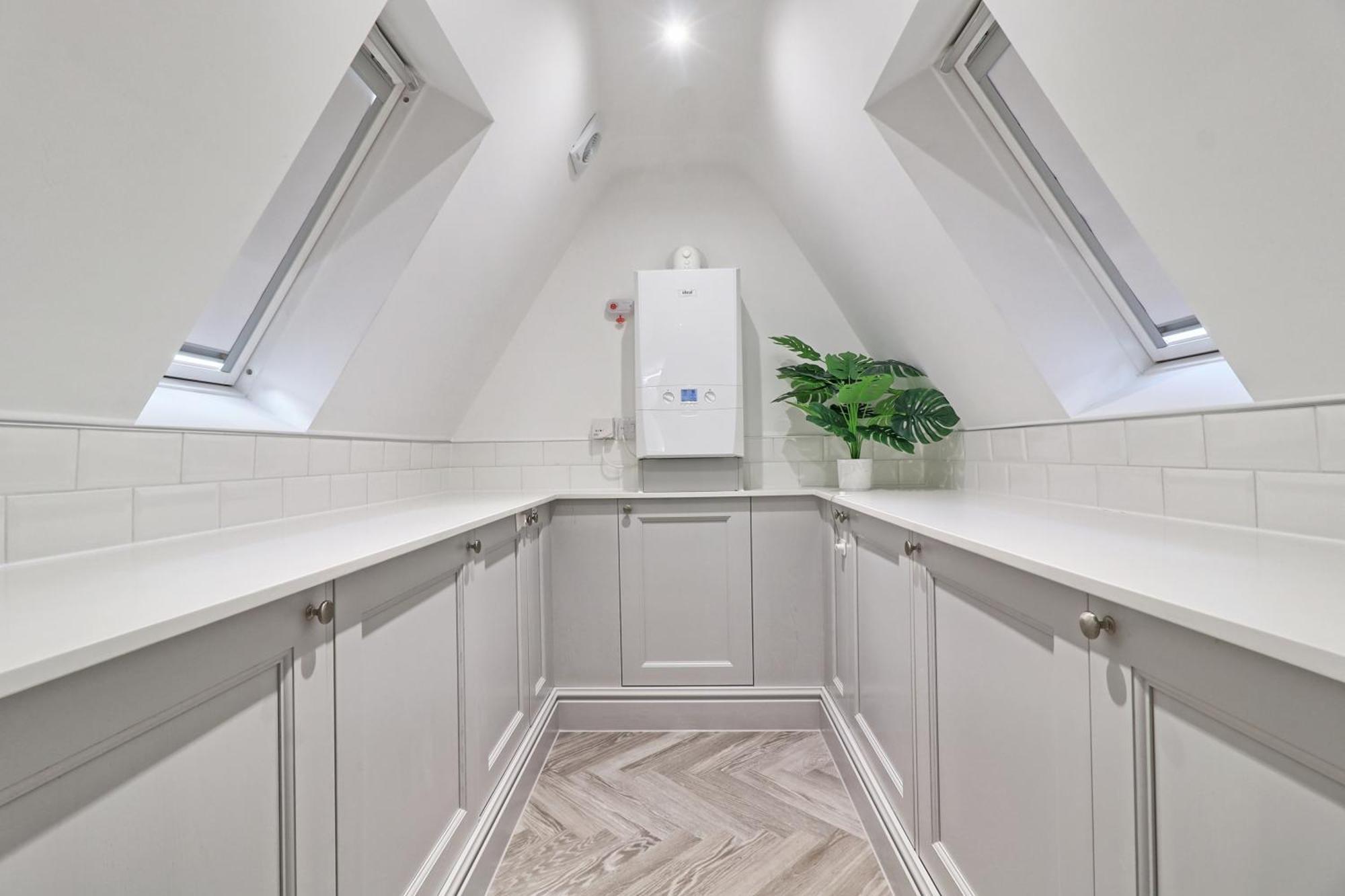 Writtle Massive 4 Bedroom Apartment With Parking In Gorgeous Countryside Location & Short Drive To Chelmsford City Centre Contractors Welcome Экстерьер фото