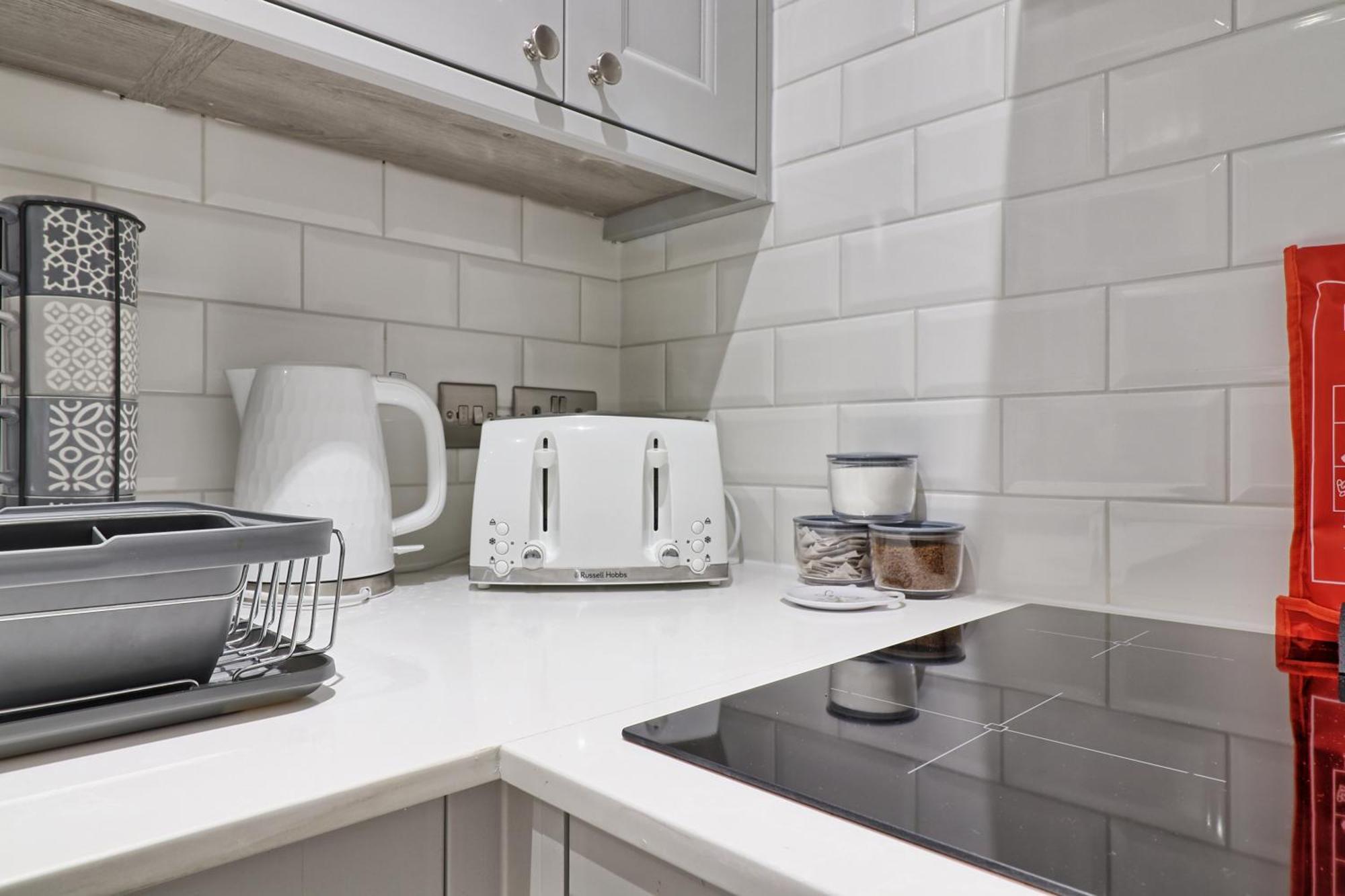 Writtle Massive 4 Bedroom Apartment With Parking In Gorgeous Countryside Location & Short Drive To Chelmsford City Centre Contractors Welcome Экстерьер фото