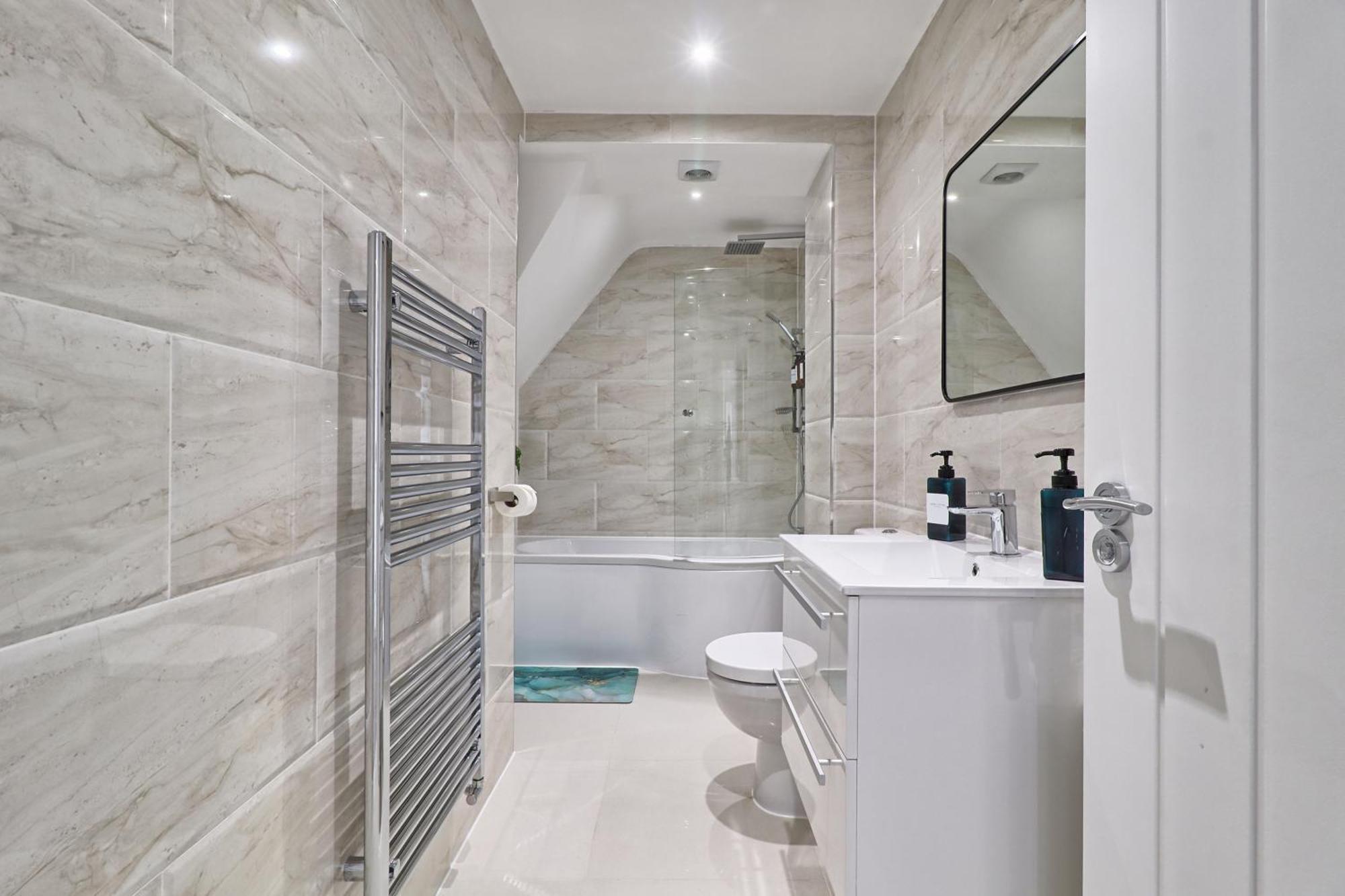 Writtle Massive 4 Bedroom Apartment With Parking In Gorgeous Countryside Location & Short Drive To Chelmsford City Centre Contractors Welcome Экстерьер фото